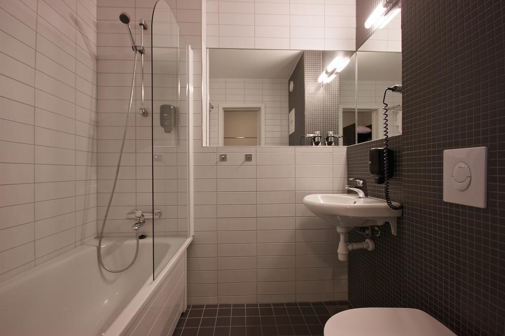 Comfort Hotel Victoria Floro Bagian luar foto